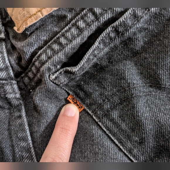 Vintage 1990s Levi Strauss 550 Orange Tag Black Cut Off Denim Jean Shorts - Picture 3 of 5